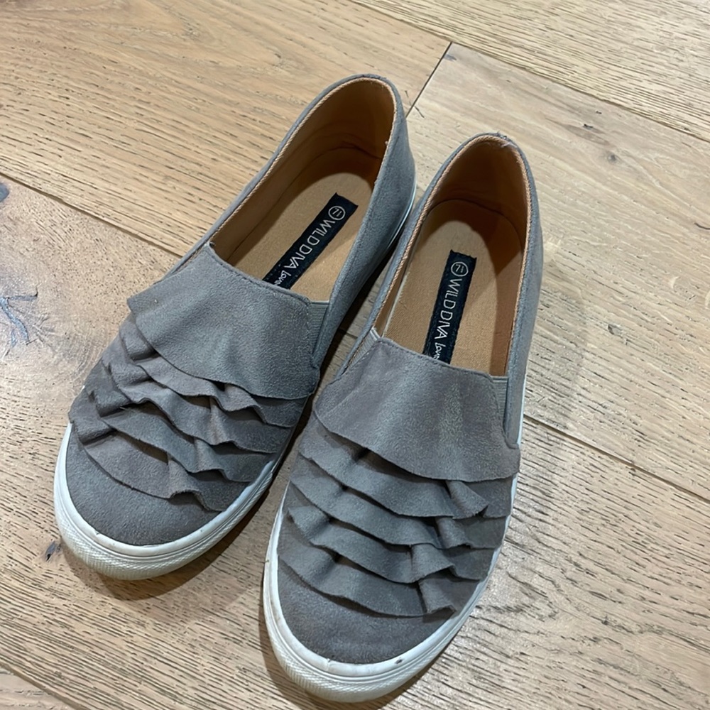 Gray sneakers with ruffle detail